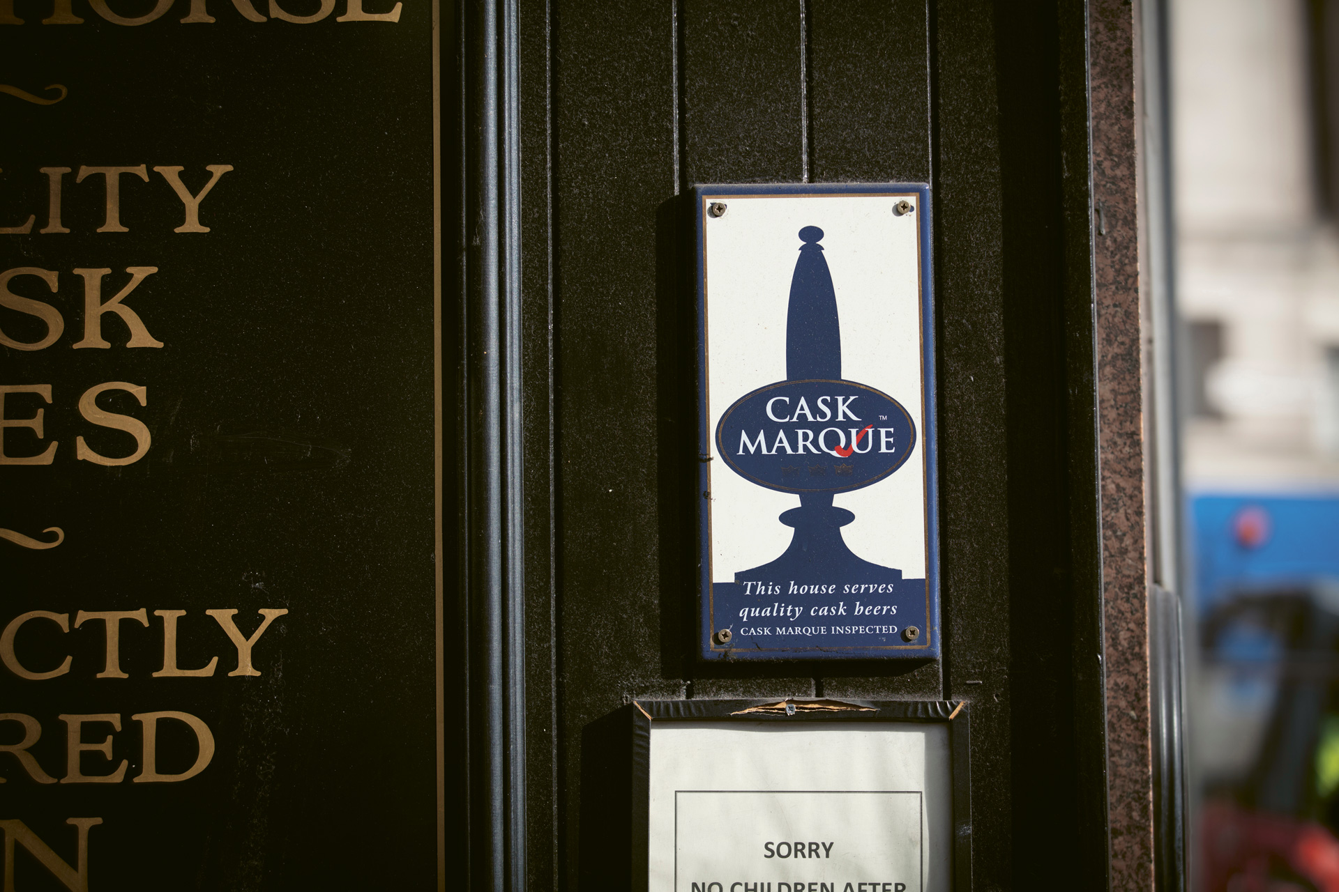 A Cask Marque service plaque at an establishment in the U.K.